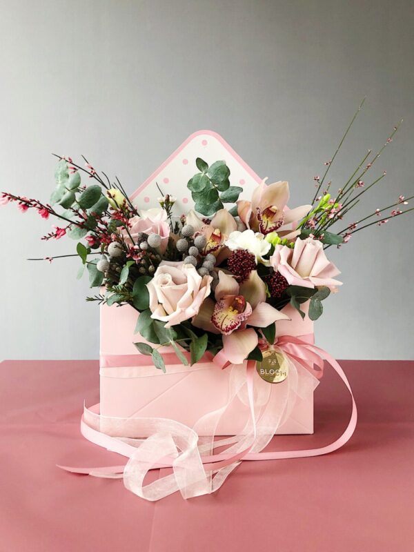 Цветочная композиция от Bloom в розом конверте