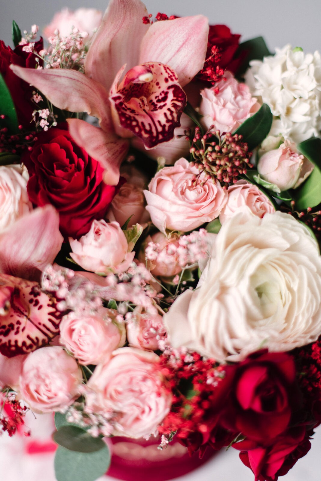 Цветочная композиция в бархатной красной коробке BLOOM - Bloom by Happy ...