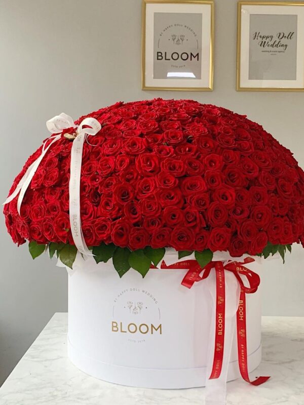 Цветочная композиция с красными розами