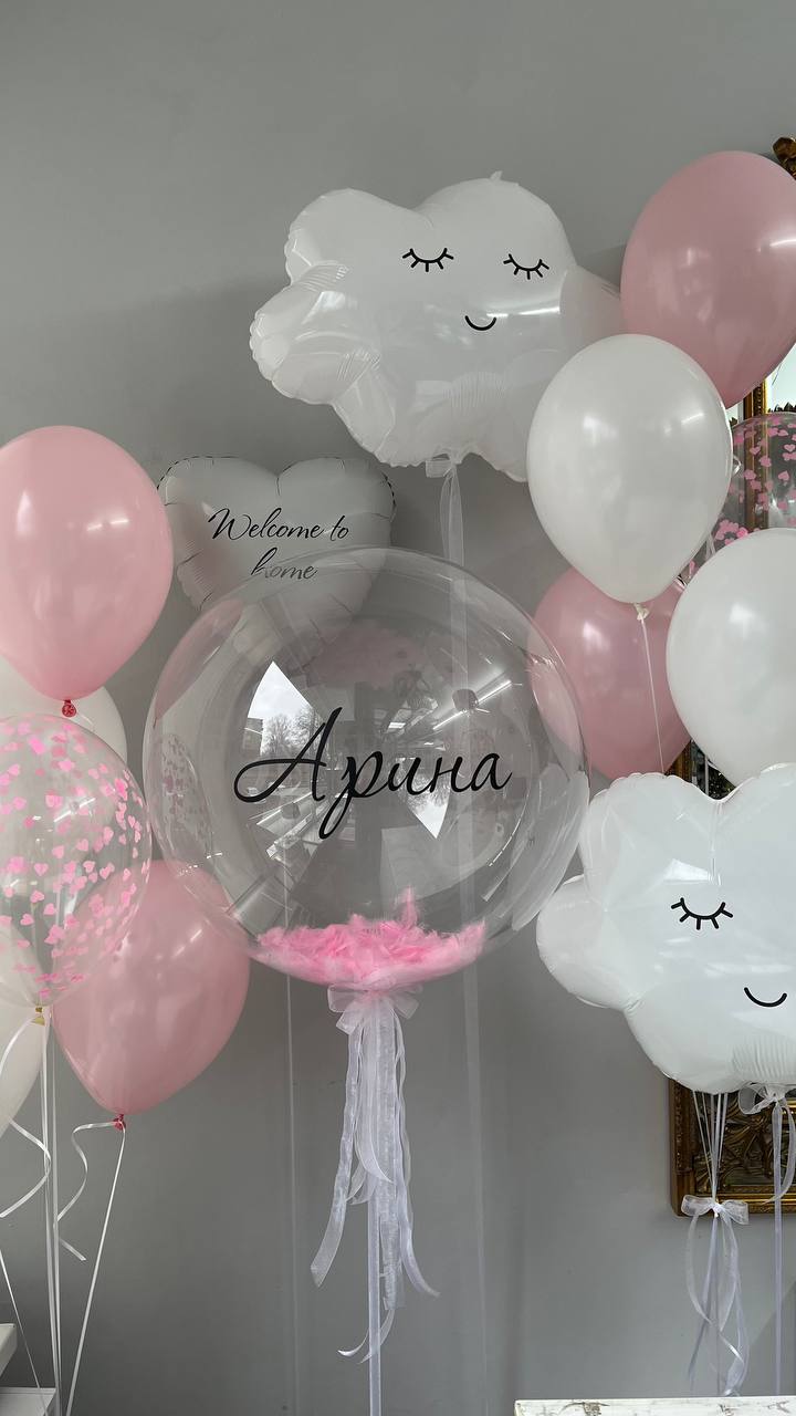 Ніжні хмаринки для Аріни 1 Композиція з повітряних кульок у рожевих і білих тонах з Bubble «Аріна» та білими хмаринками зі сплячими оченятами