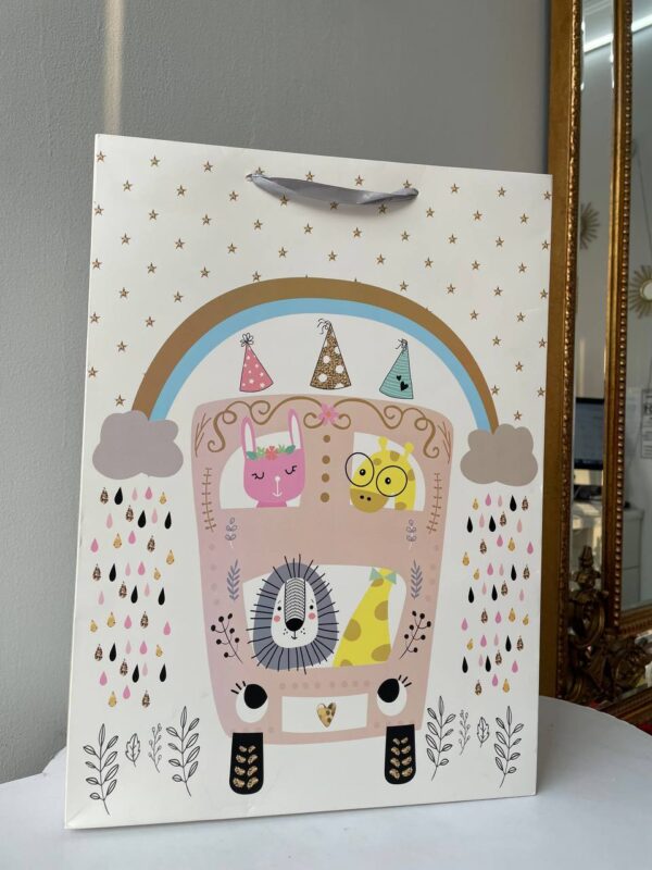 Паперовий подарунковий пакет з дитячим дизайном у вигляді автобуса з тваринками та веселкою