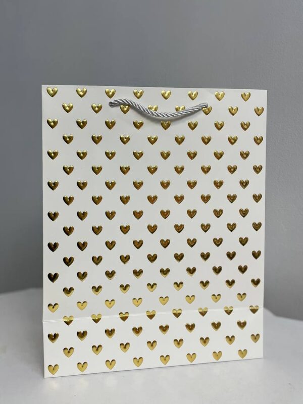 Білий паперовий подарунковий пакет із золотими сердечками та крученими ручками