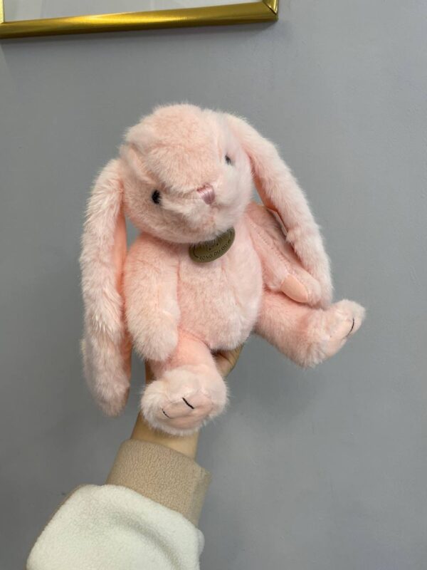 8 марта EN 1 М’який плюшевий зайчик ніжно-рожевого кольору з довгими вушками в руках