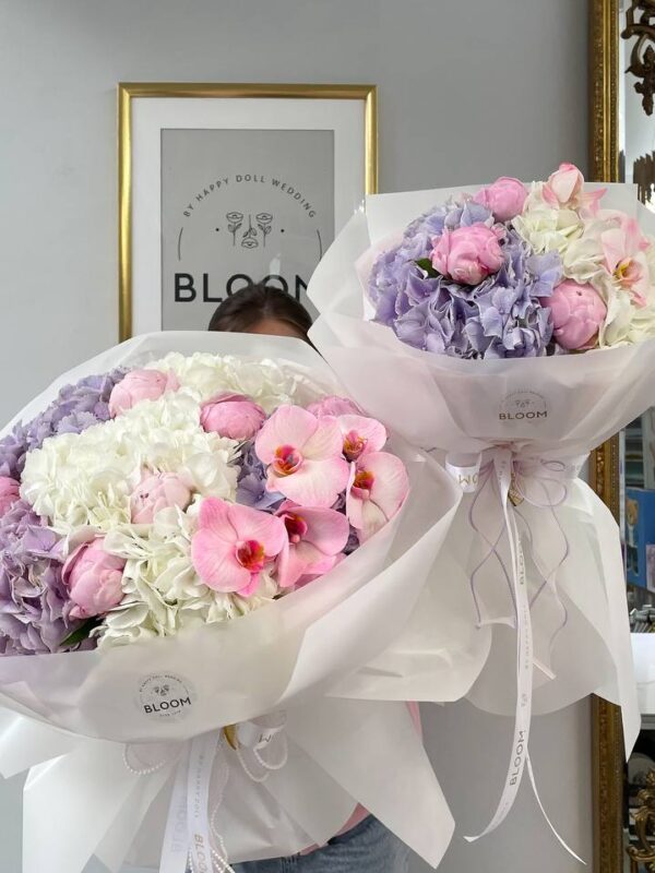 Авторские букеты EN 119 Пастельні букети Bloom з гортензією, орхідеями та півоніями у ніжних рожевих і лавандових кольорах.