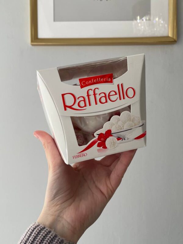 Цукерки Raffaello 14 штук 150 г у білій подарунковій упаковці — ніжні кокосові солодощі з мигдалем та кремовою начинкою 🥥✨